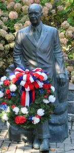 The Eisenhower at Gettysburg statue with wreath.